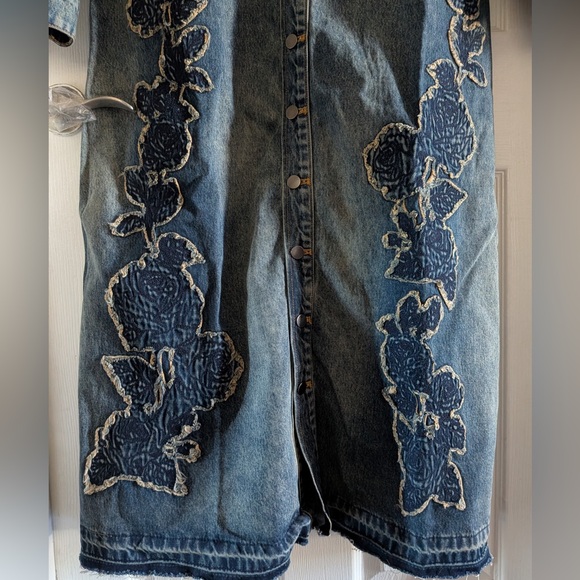 Dolls Kill KINGS ROAD DENIM MAXI COAT
DELIA*S - Picture 9 of 16